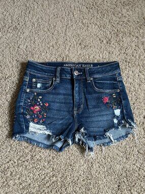 American Eagle Outfitters Hi-Rise Shortie Floral Distressed Next Level Stretch 8